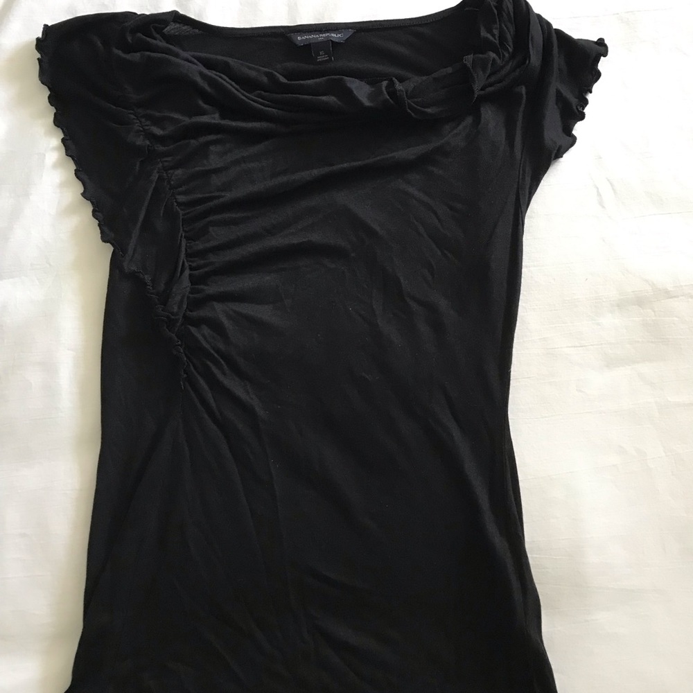 🛍 3 for $20 Banana republic black ruffle sleeve top